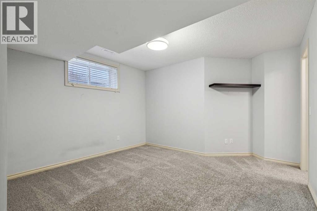 Single Family House for Sale in  Tuscany Vista Road NW Tuscany Calgary 