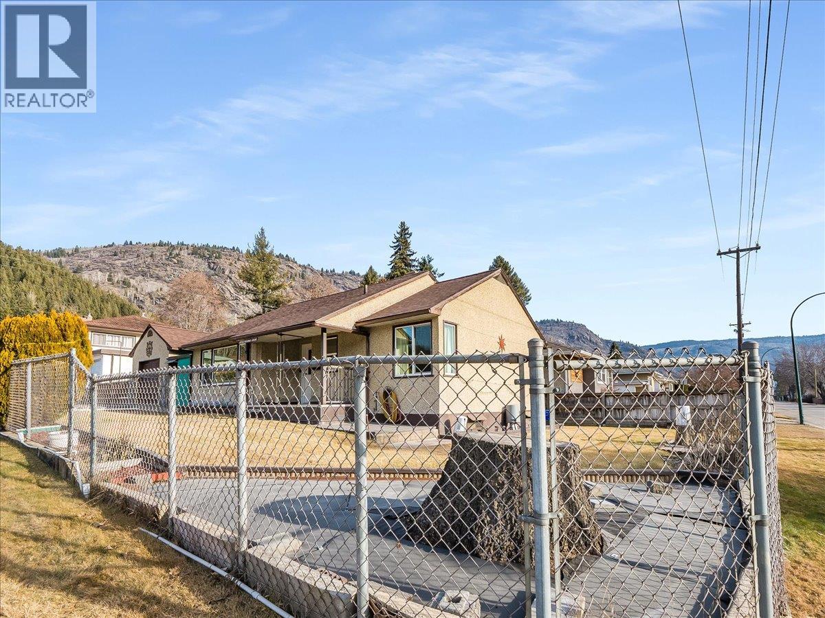 3201 Highway Drive, Trail