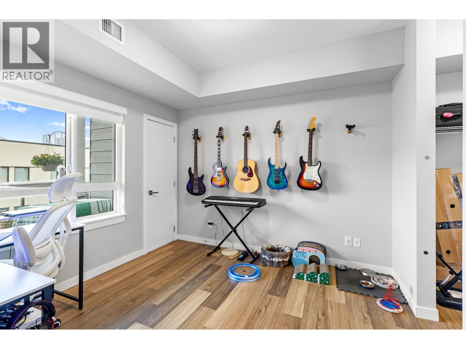 409 722 Valley Road, Kelowna