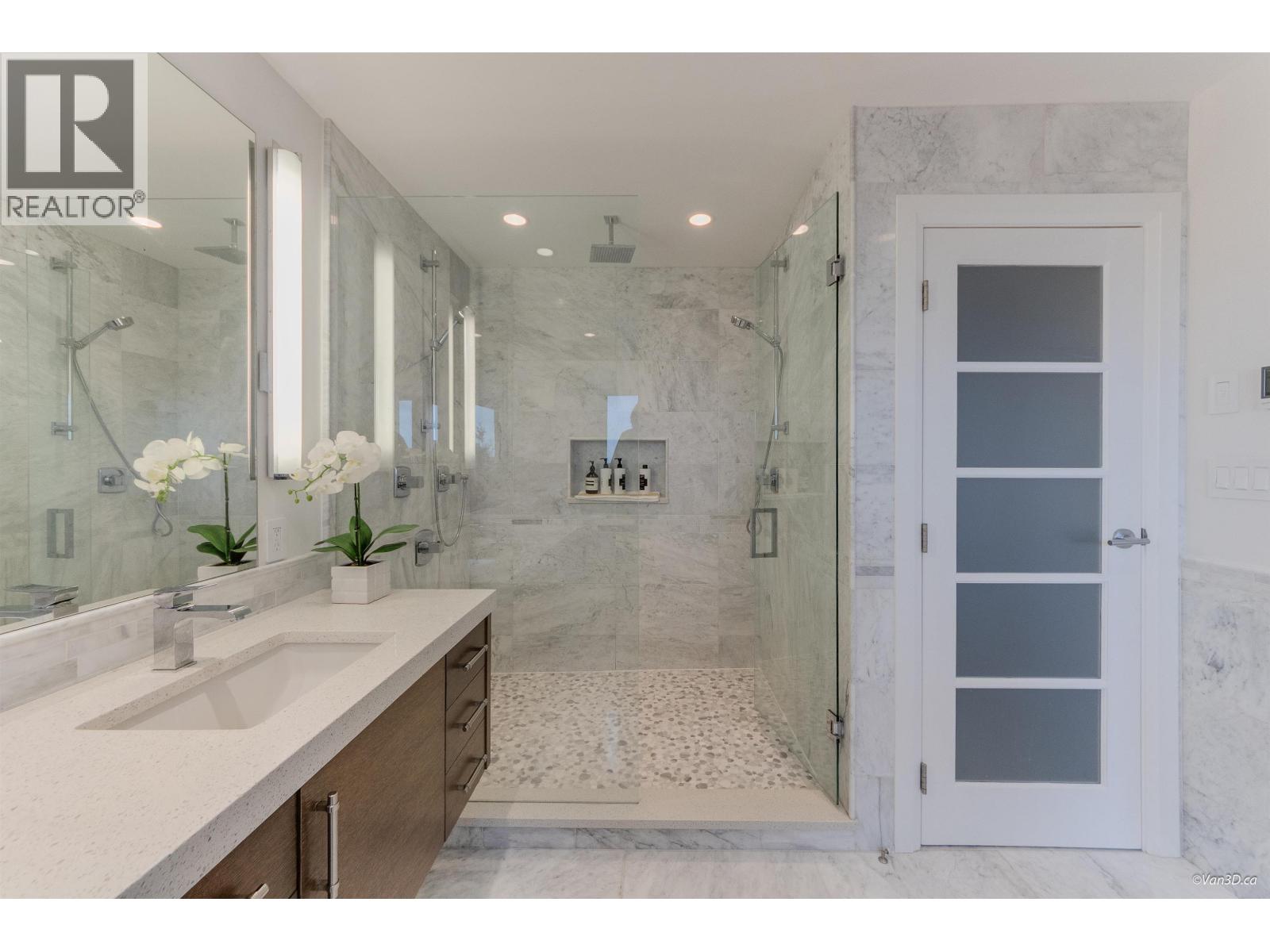 1020 EYREMOUNT DRIVE, West Vancouver