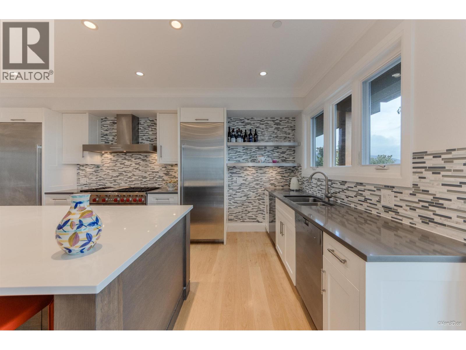 1020 EYREMOUNT DRIVE, West Vancouver