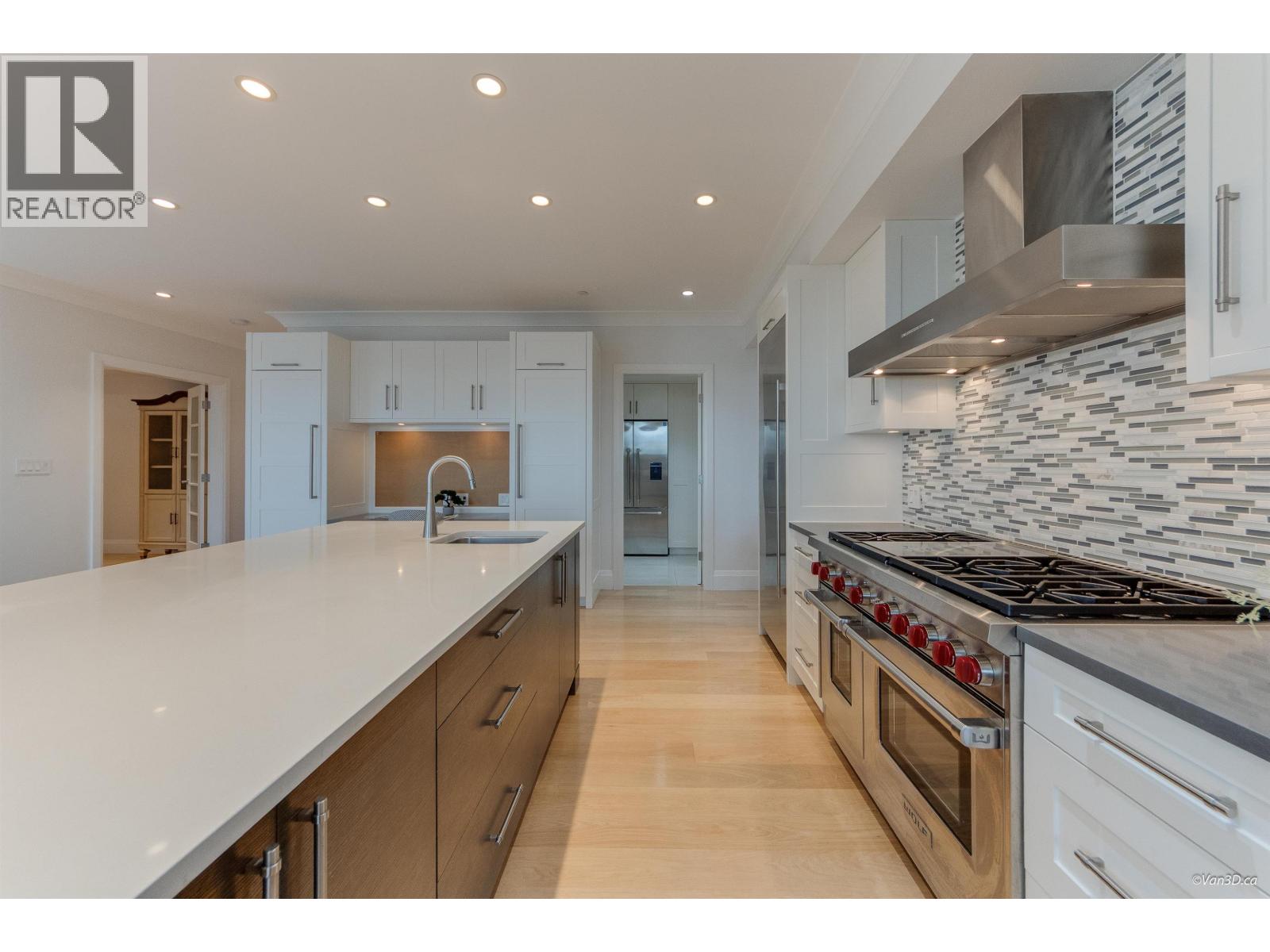 1020 EYREMOUNT DRIVE, West Vancouver