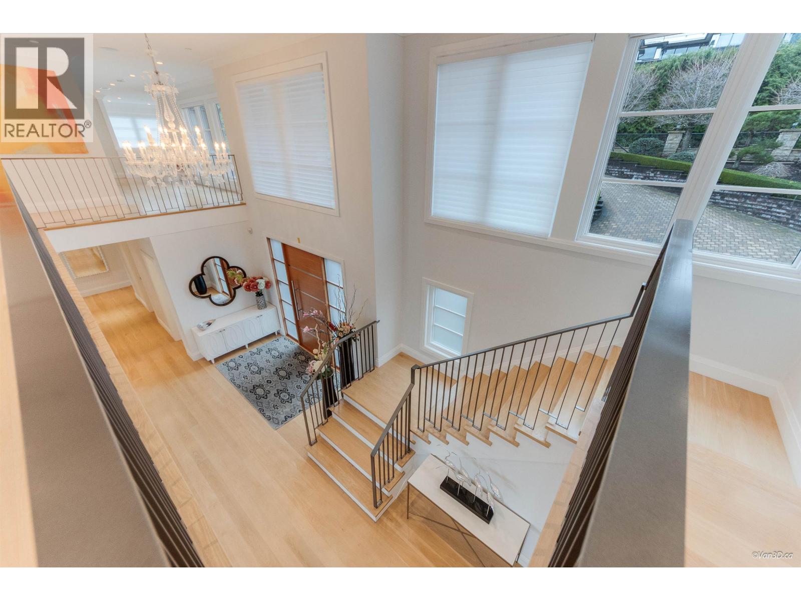 1020 EYREMOUNT DRIVE, West Vancouver