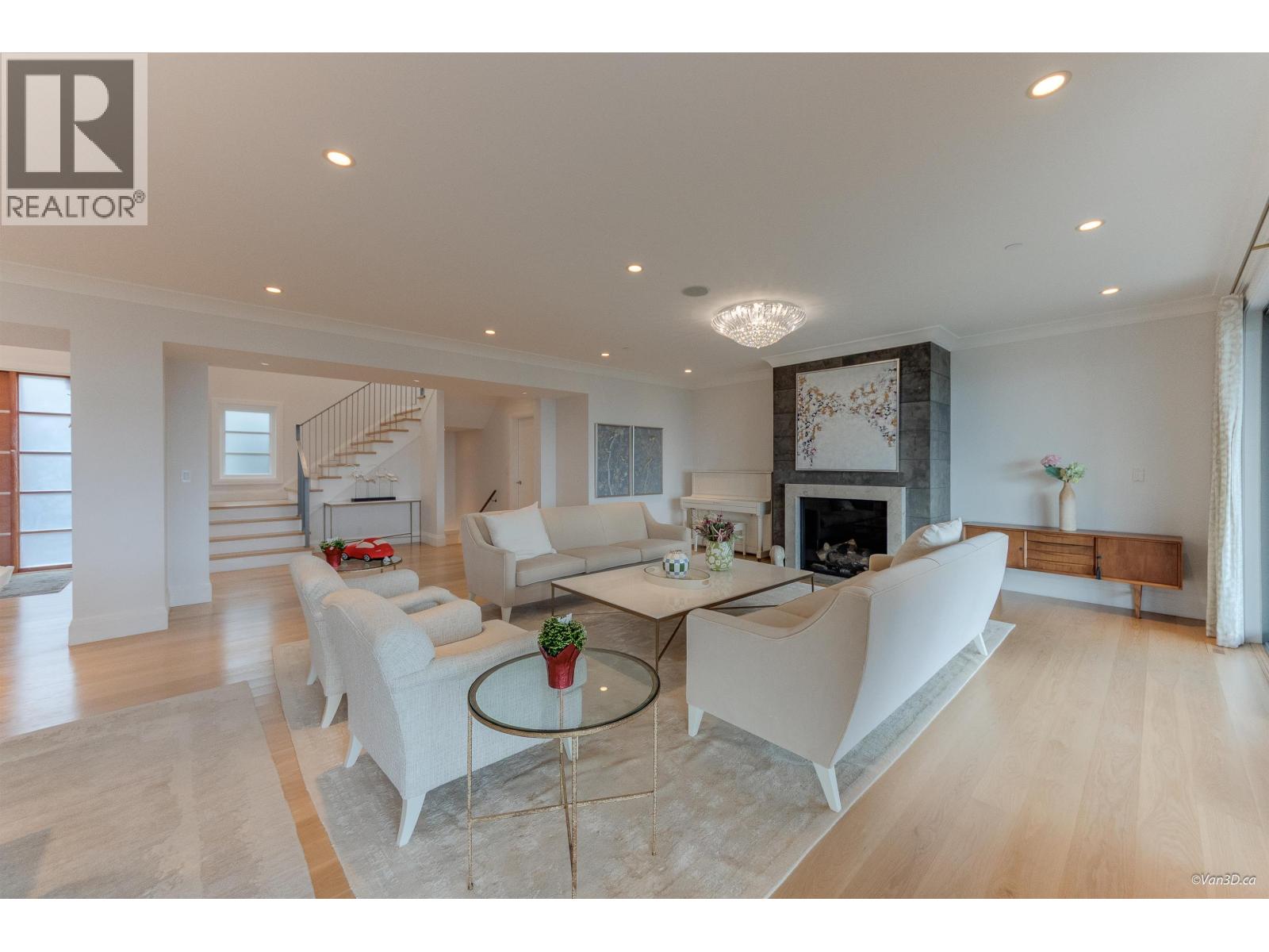 1020 EYREMOUNT DRIVE, West Vancouver