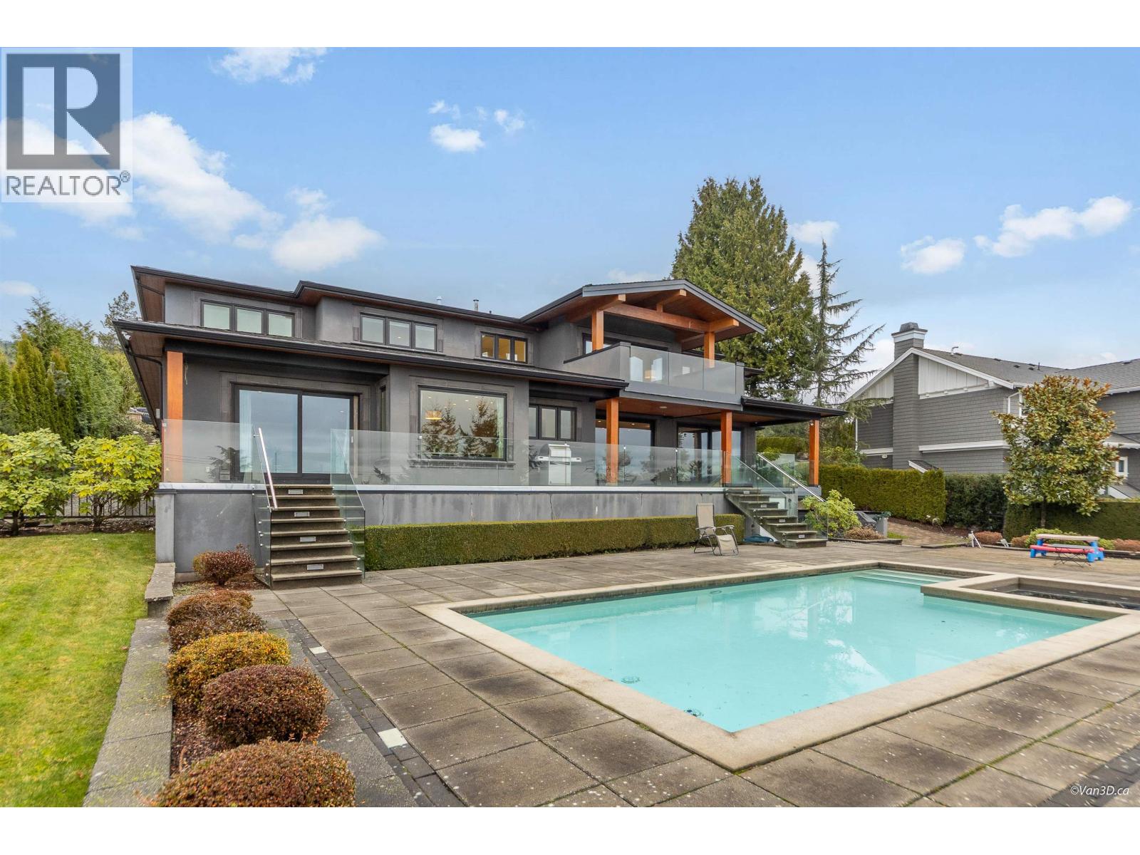 1020 EYREMOUNT DRIVE, West Vancouver