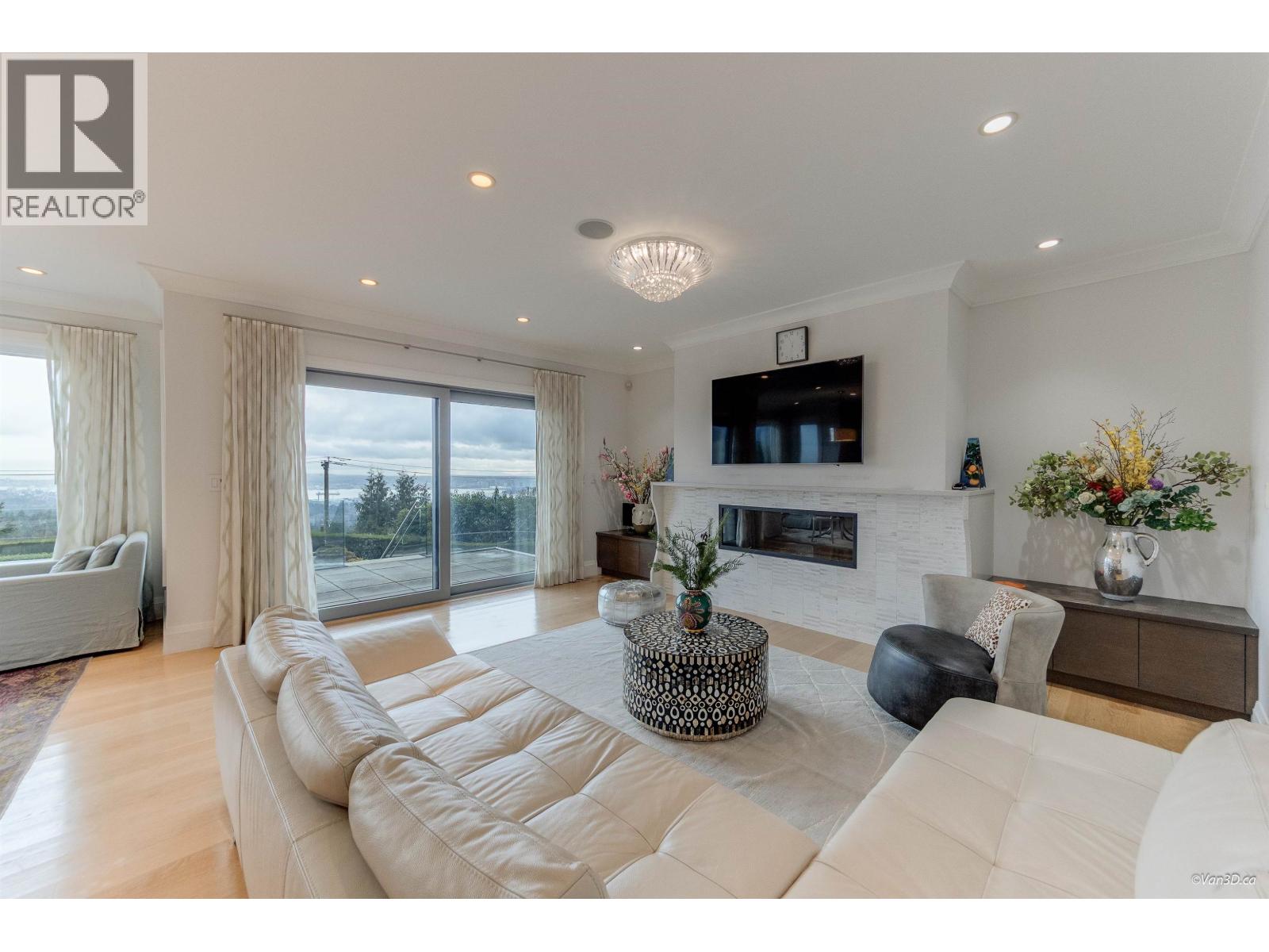1020 EYREMOUNT DRIVE, West Vancouver