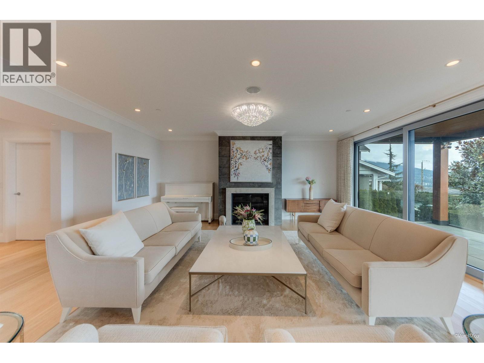 1020 EYREMOUNT DRIVE, West Vancouver