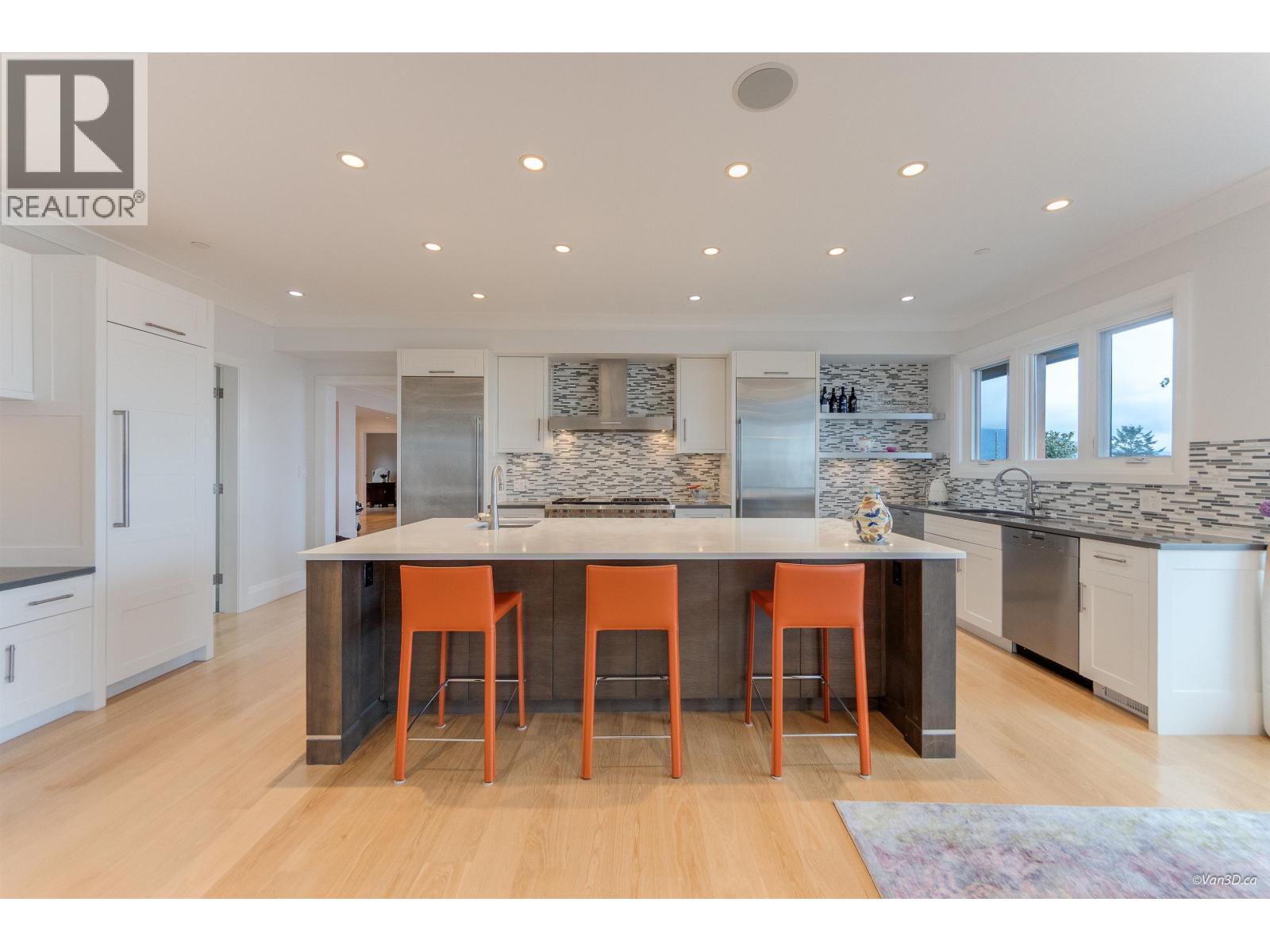 1020 EYREMOUNT DRIVE, West Vancouver