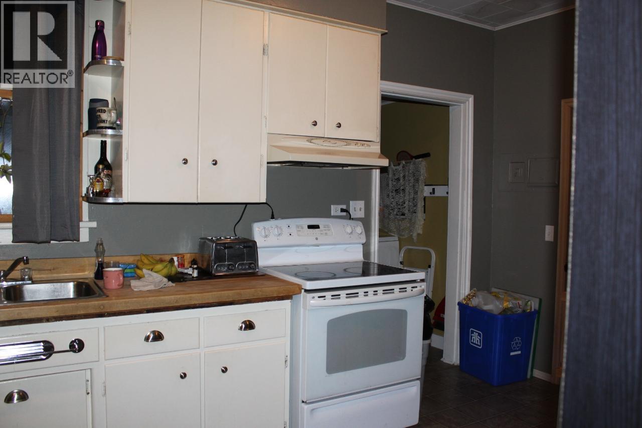  102 1ST Avenue, Nakusp