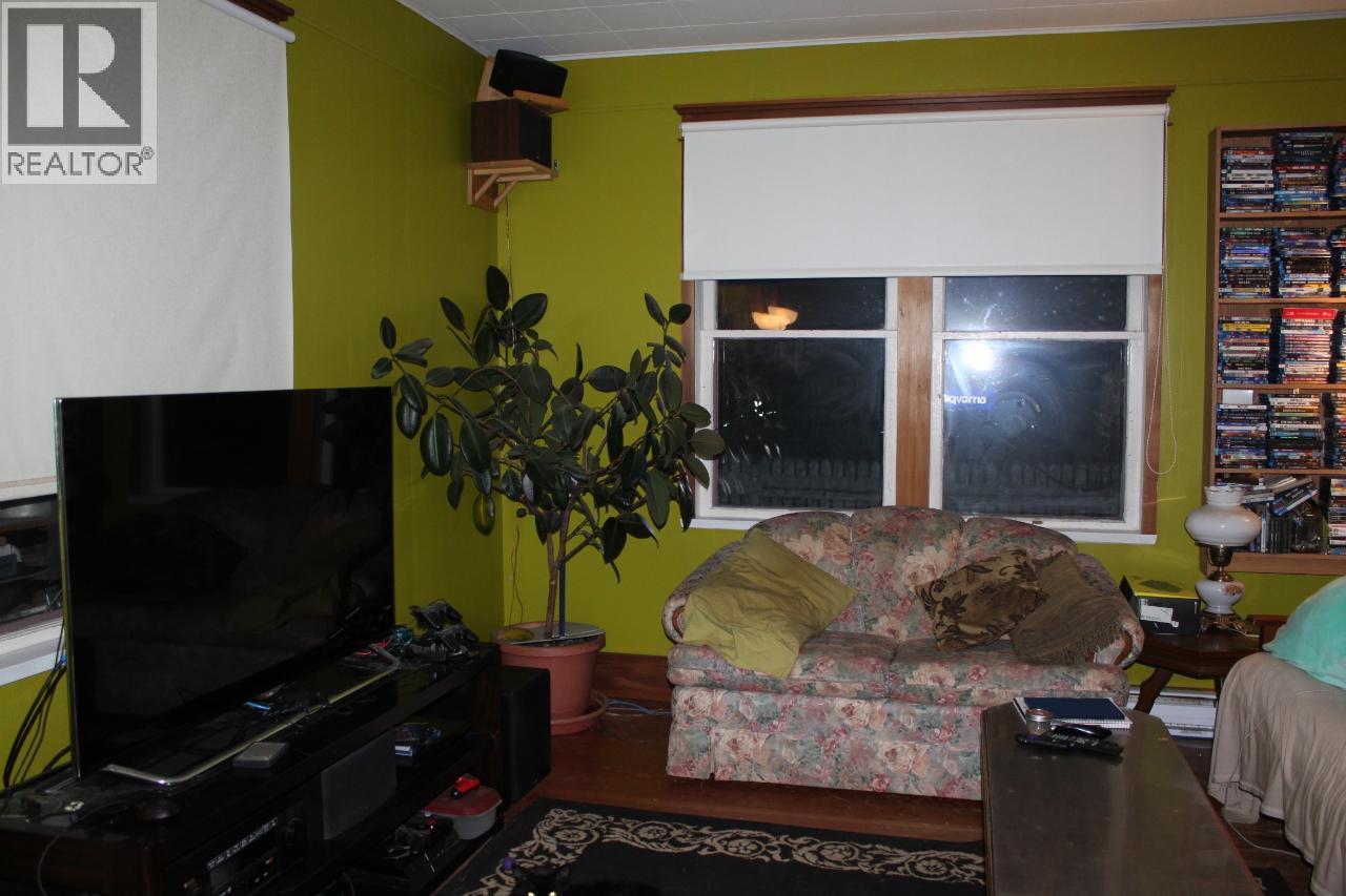  102 1ST Avenue, Nakusp