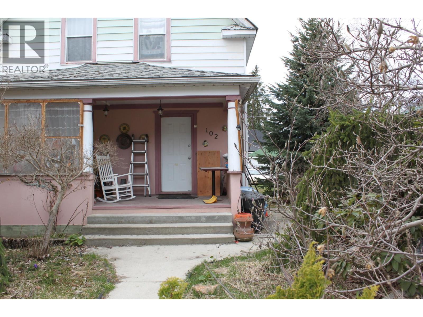  102 1ST Avenue, Nakusp