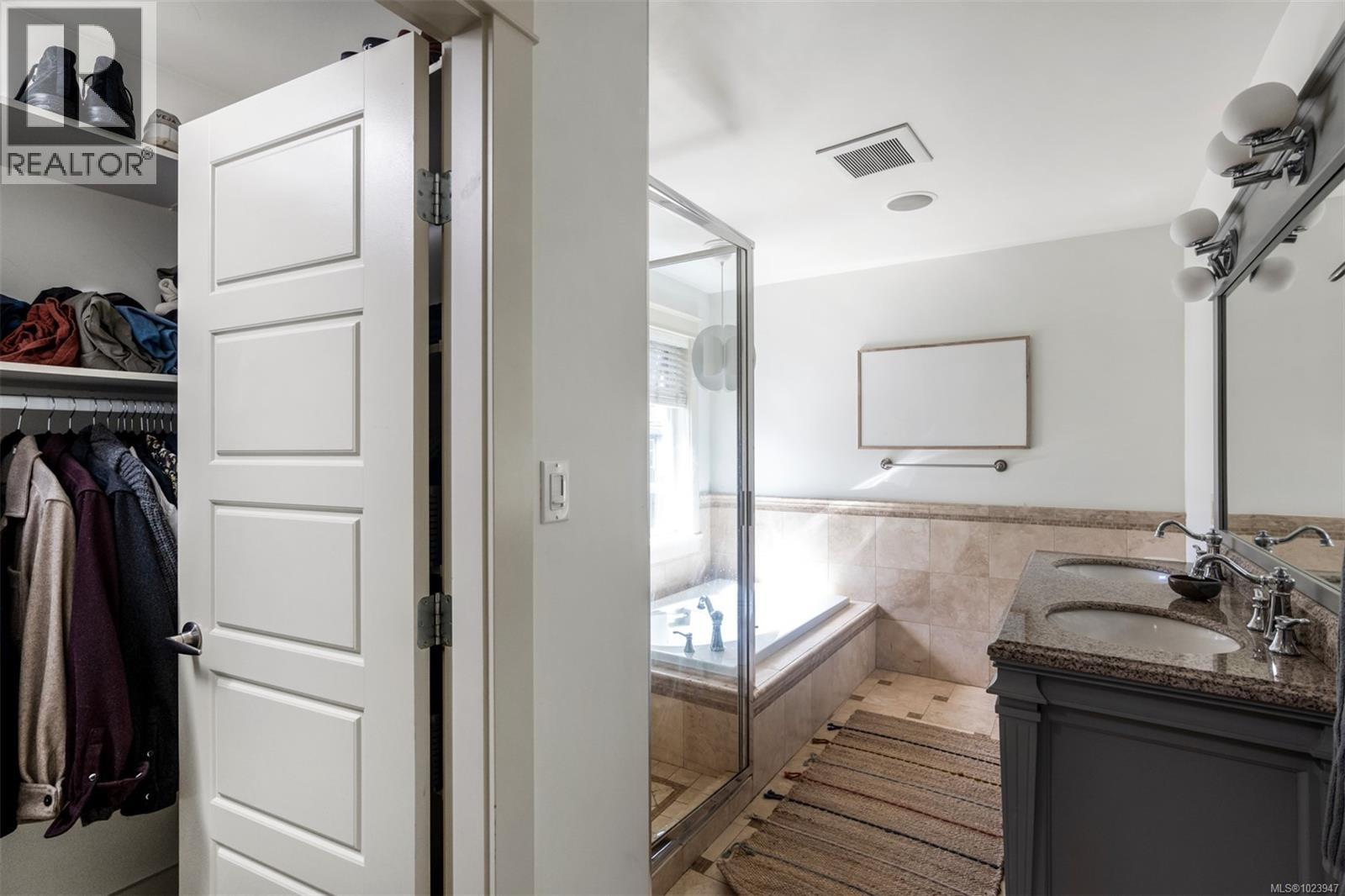 590 Simcoe St, Victoria