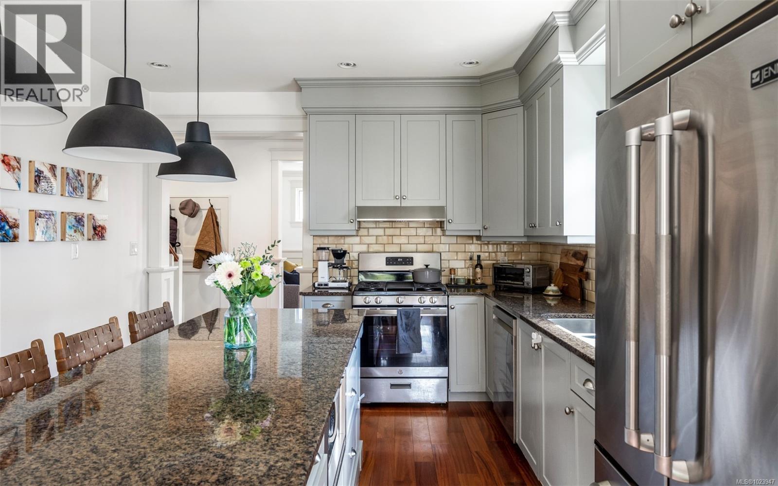 590 Simcoe St, Victoria