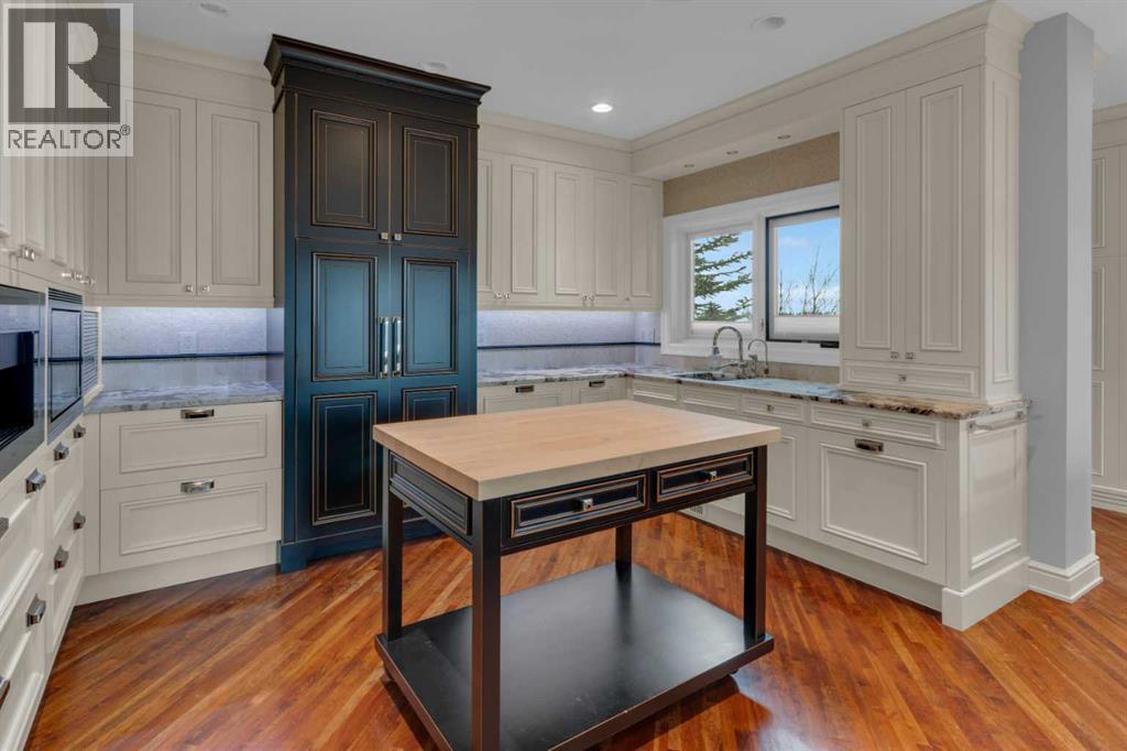 Single Family House for Sale in  Scimitar View NW Scenic Acres Calgary 