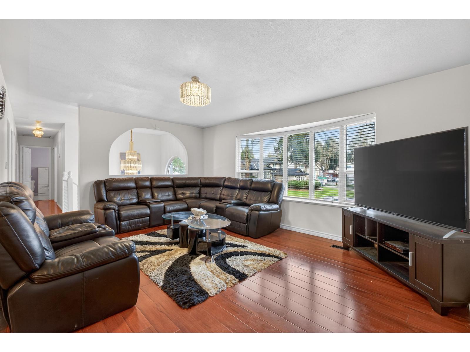 8927 146A Street - photo 2