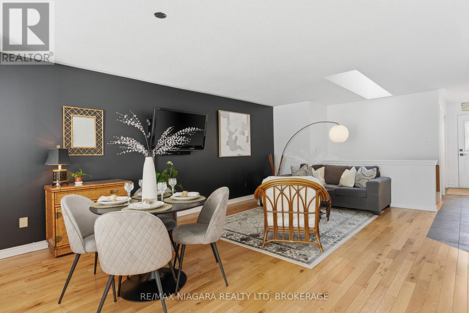 165 Main Street East 14