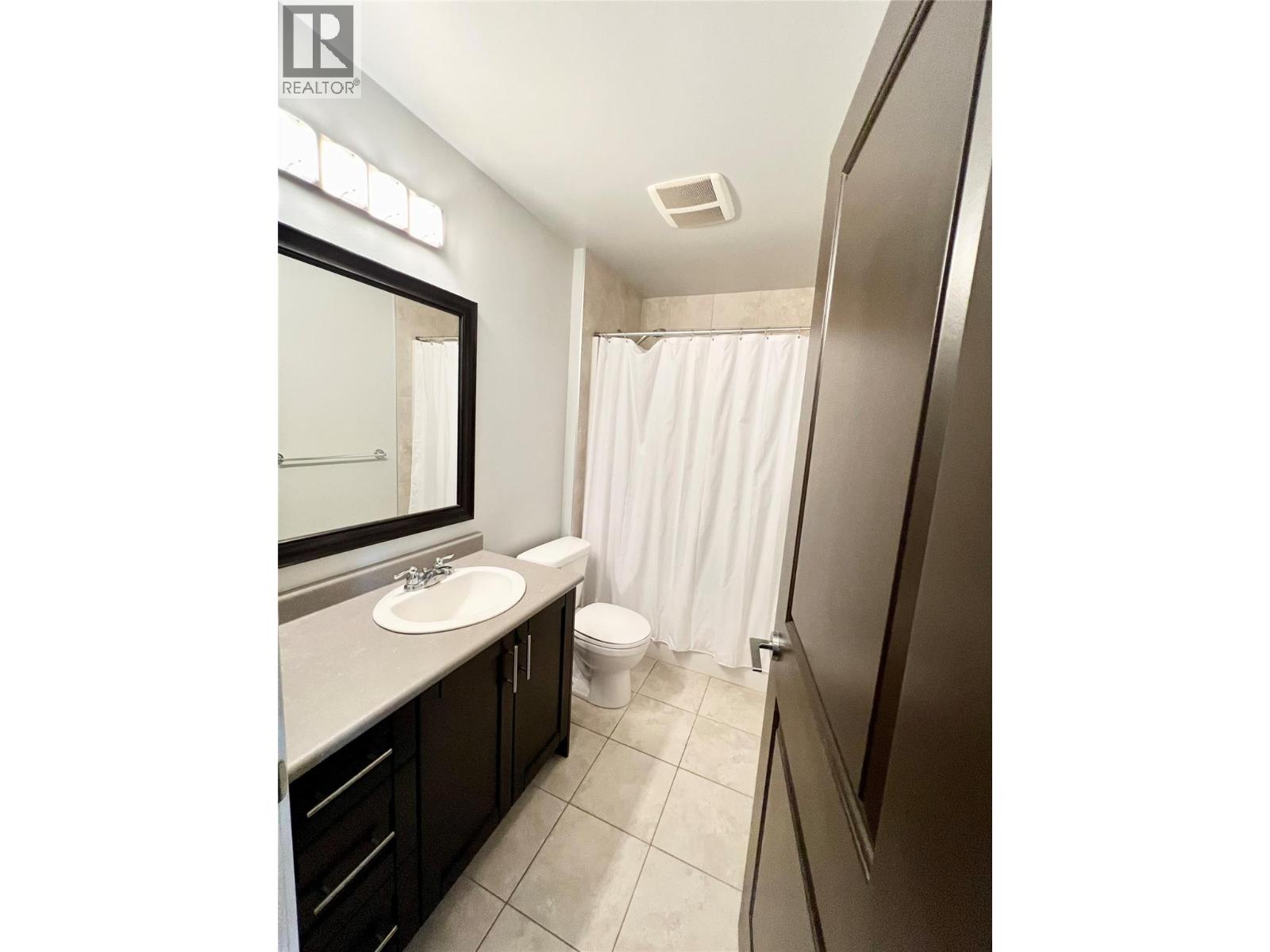 2799 CLAPPERTON Avenue Unit# 206, Merritt