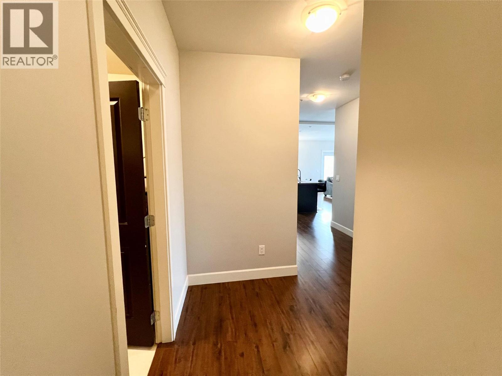 2799 CLAPPERTON Avenue Unit# 206, Merritt