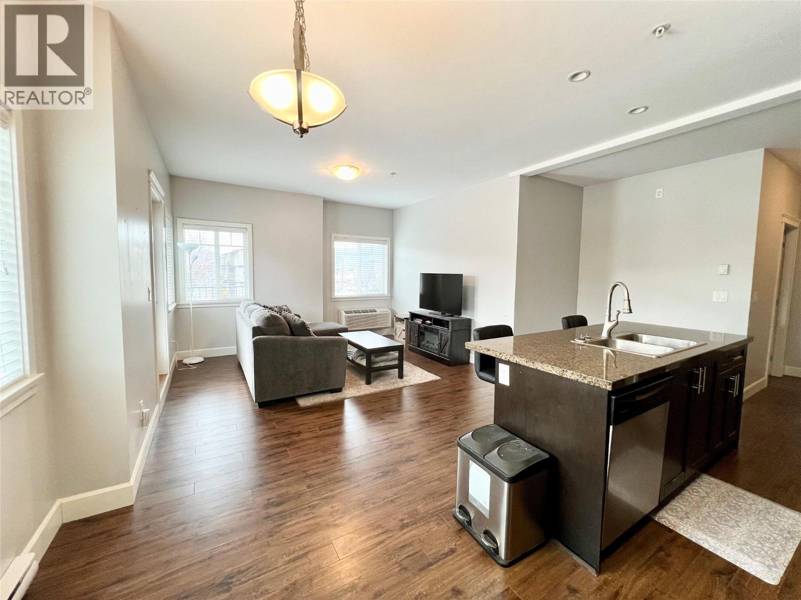 2799 CLAPPERTON Avenue Unit# 206, Merritt