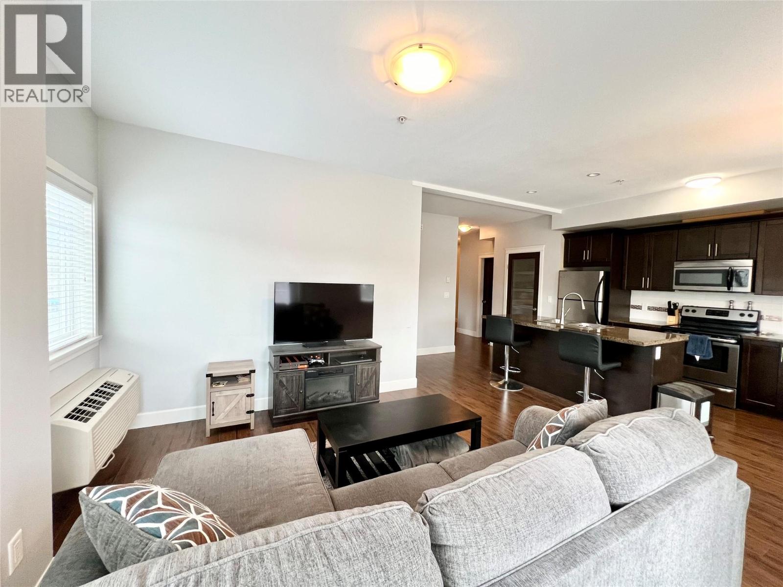 2799 CLAPPERTON Avenue Unit# 206, Merritt