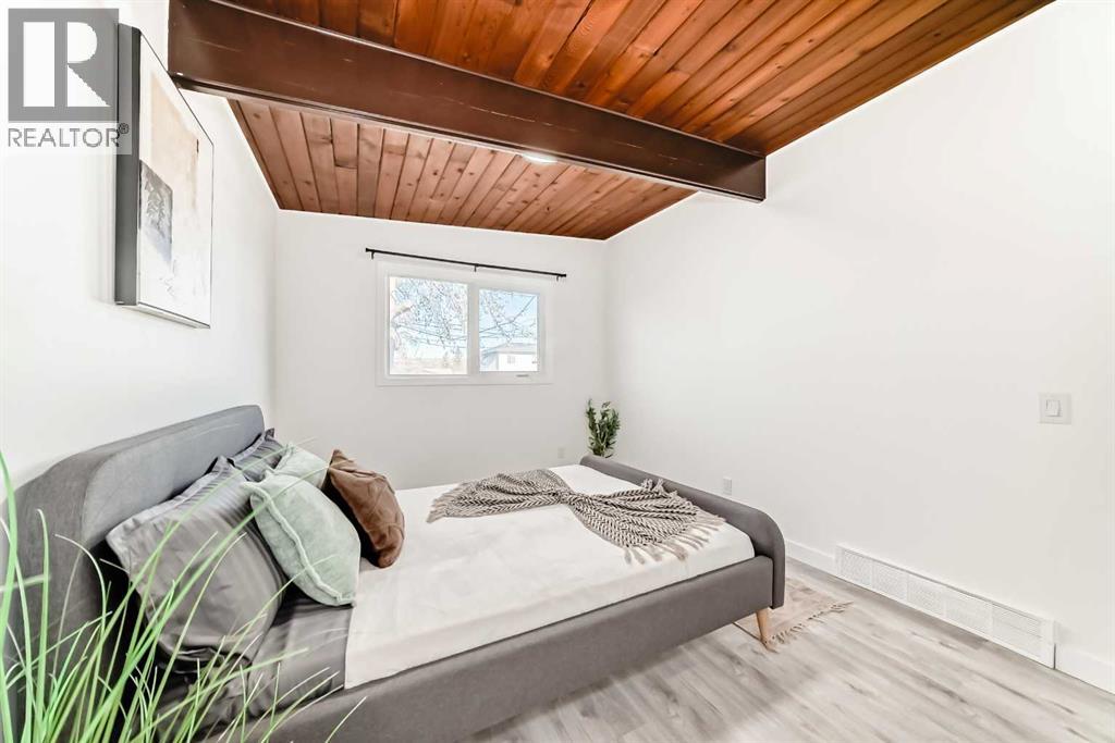 Single Family House Bi-level for Sale in   Avenue NW Bowness Calgary 