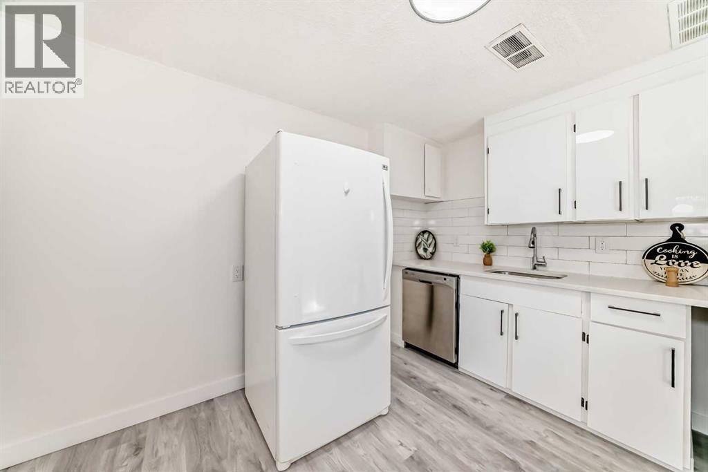 Single Family House Bi-level for Sale in   Avenue NW Bowness Calgary 