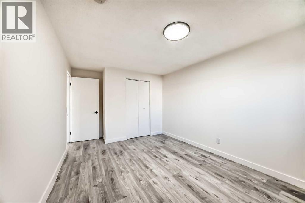 Single Family House Bi-level for Sale in   Avenue NW Bowness Calgary 