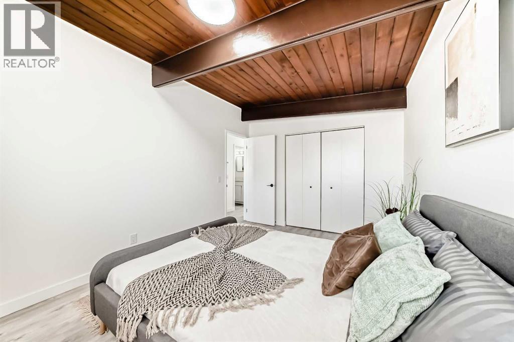 Single Family House Bi-level for Sale in   Avenue NW Bowness Calgary 