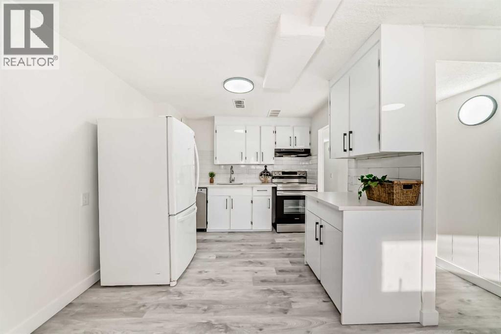 Single Family House Bi-level for Sale in   Avenue NW Bowness Calgary 