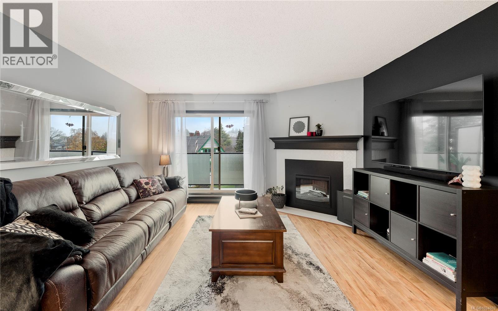 402 1241 Fairfield Road, Victoria