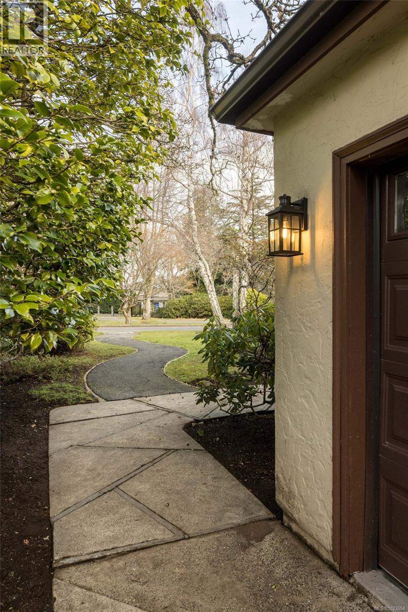  3400 Upper Terrace Road, Oak Bay