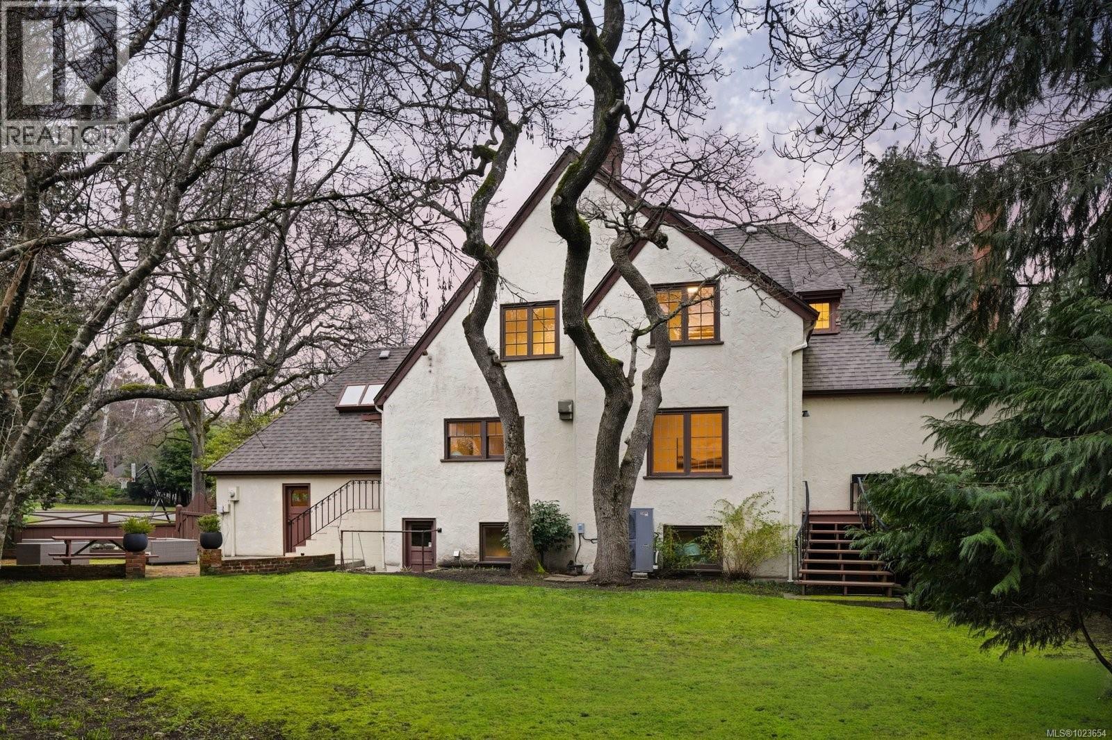  3400 Upper Terrace Road, Oak Bay