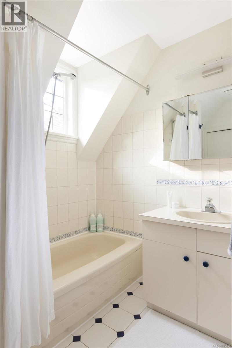  3400 Upper Terrace Road, Oak Bay