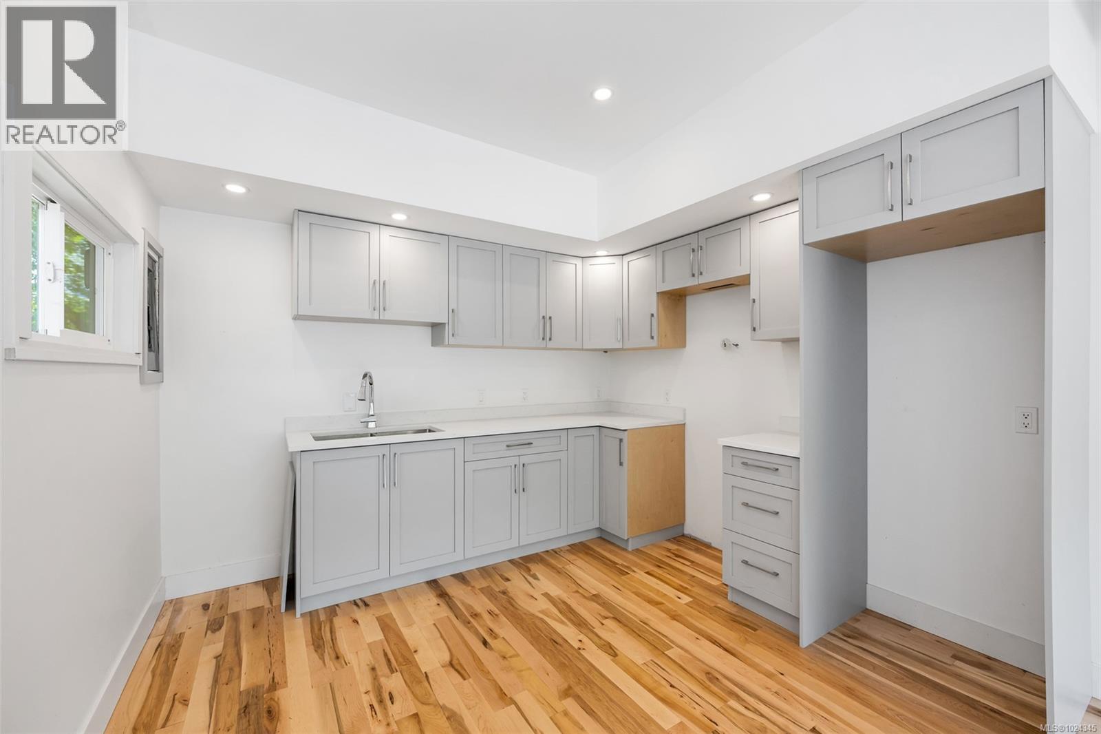 160 COWICHAN LAKE RD - 26