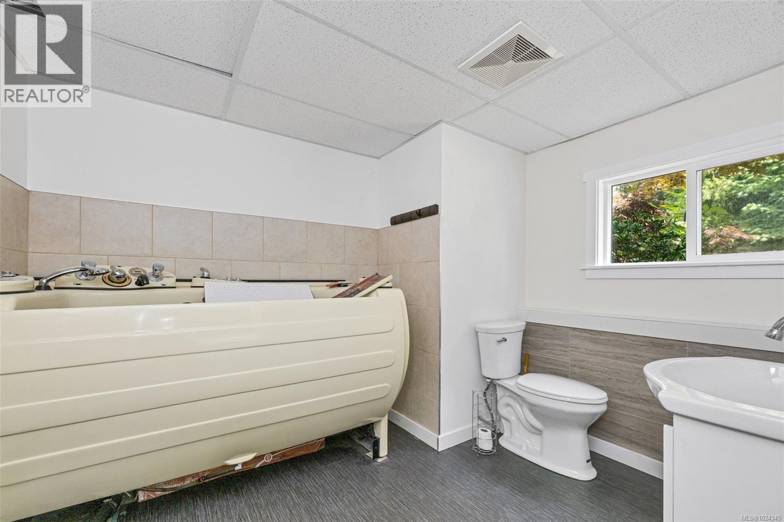 160 COWICHAN LAKE RD - 64