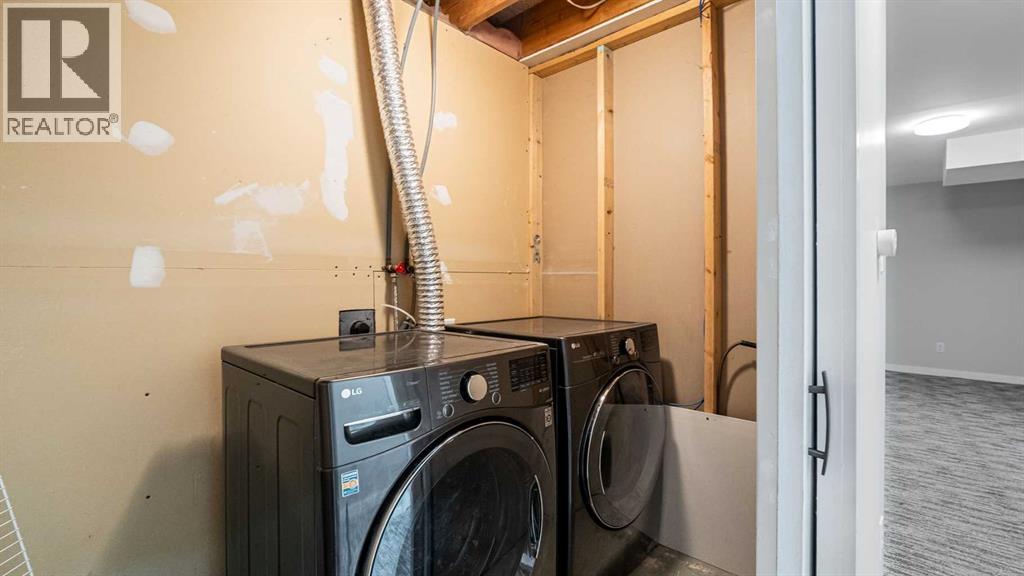 Single Family House for Sale in  Sierra Morena Road SW Signal Hill Calgary 