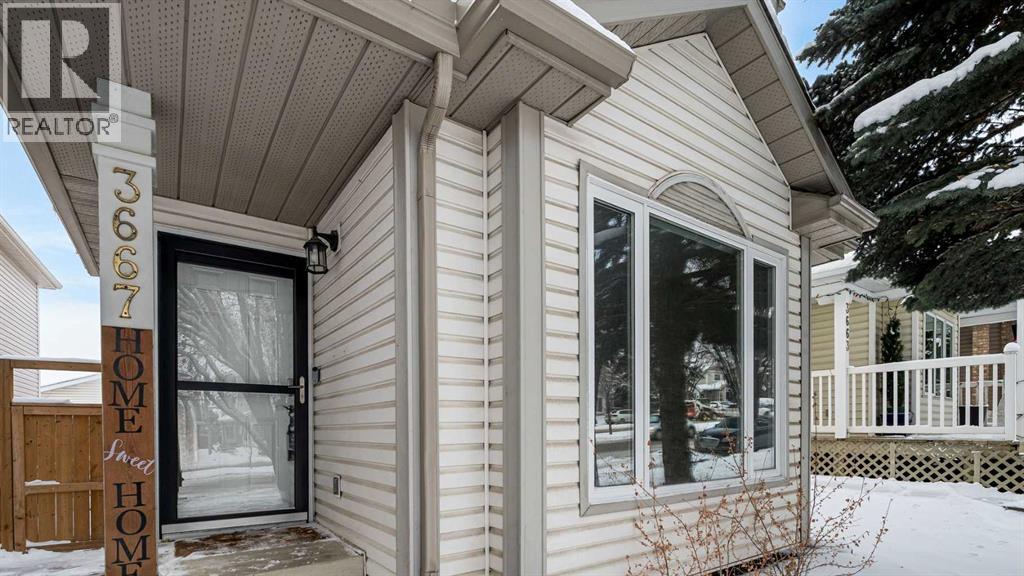 Single Family House for Sale in  Sierra Morena Road SW Signal Hill Calgary 