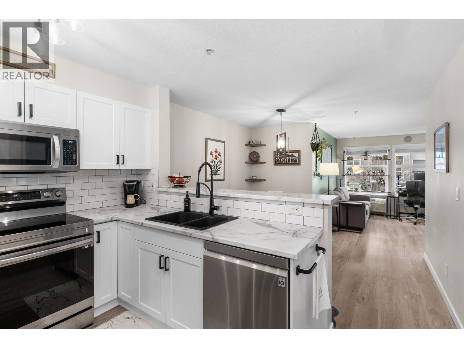 204 567 Yates Road, Kelowna