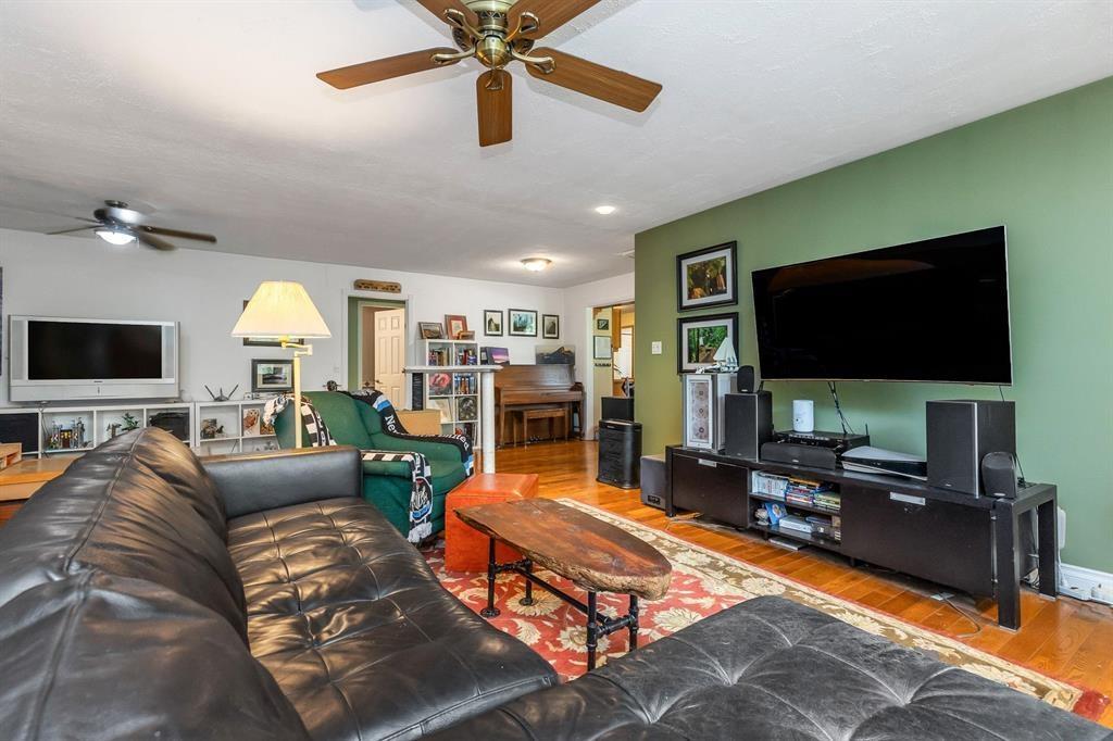 33581 DEWDNEY TRUNK ROAD, Mission