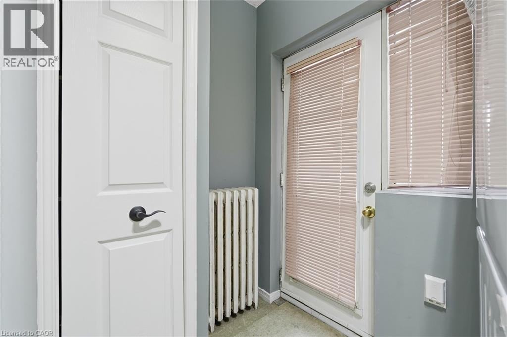 #10 97 CONNAUGHT Avenue S - 22