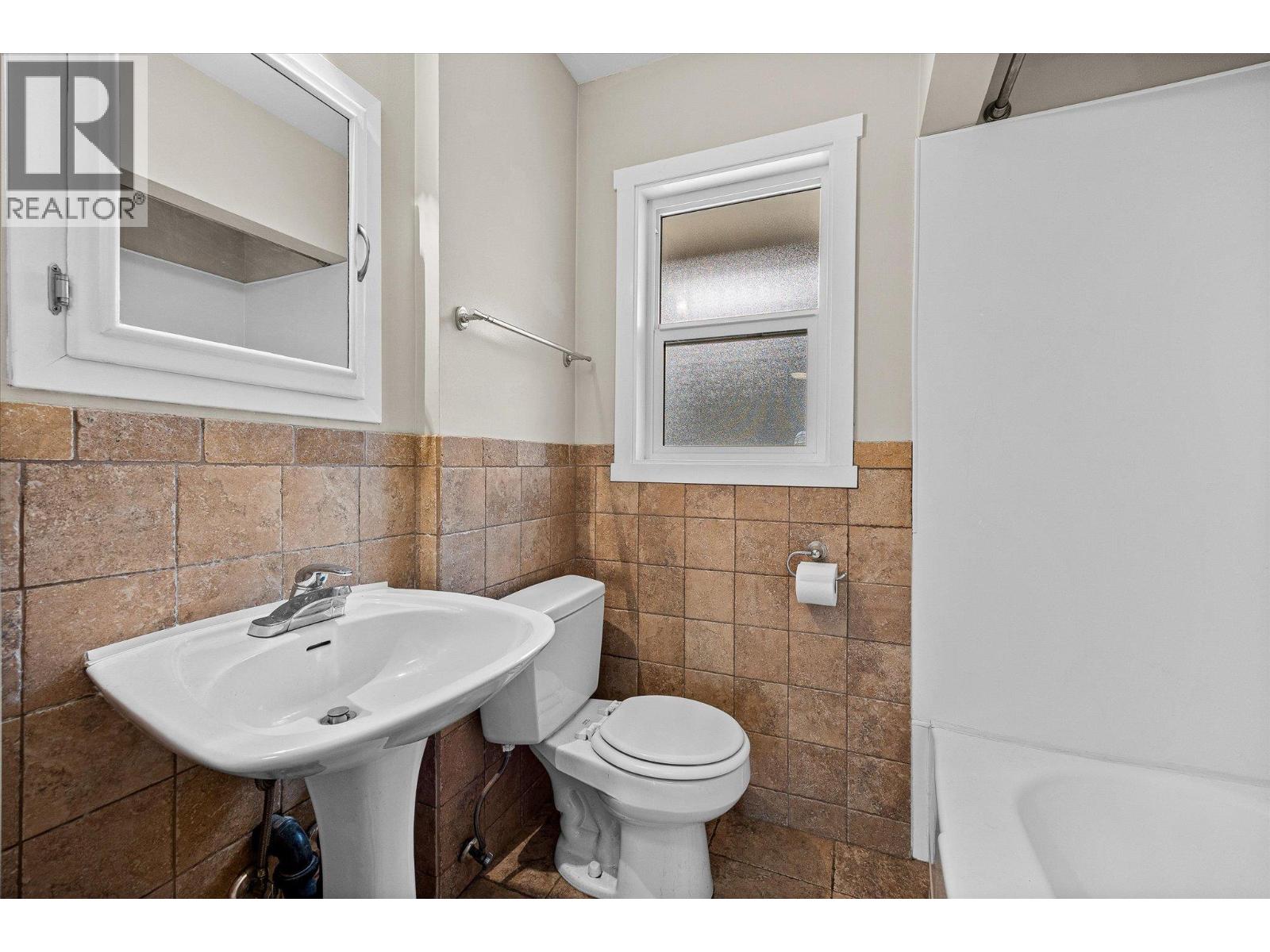  932-930 Lawson Avenue, Kelowna