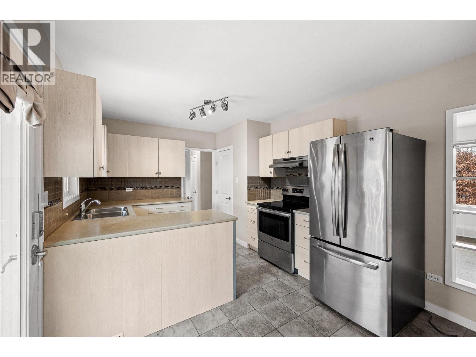  932-930 Lawson Avenue, Kelowna