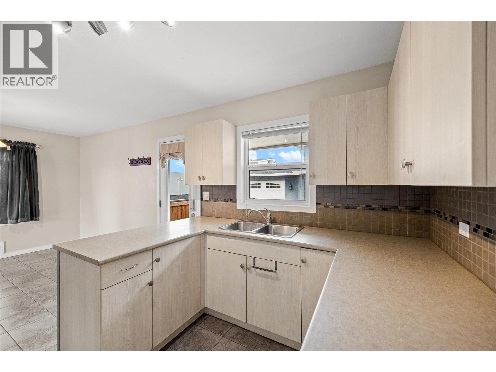  932-930 Lawson Avenue, Kelowna