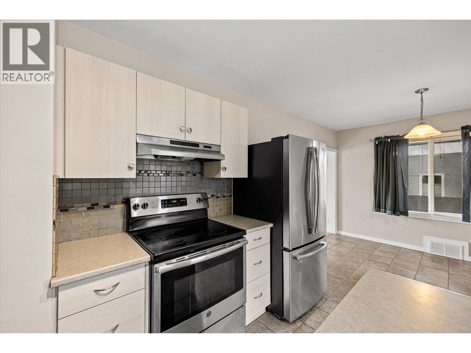  932-930 Lawson Avenue, Kelowna