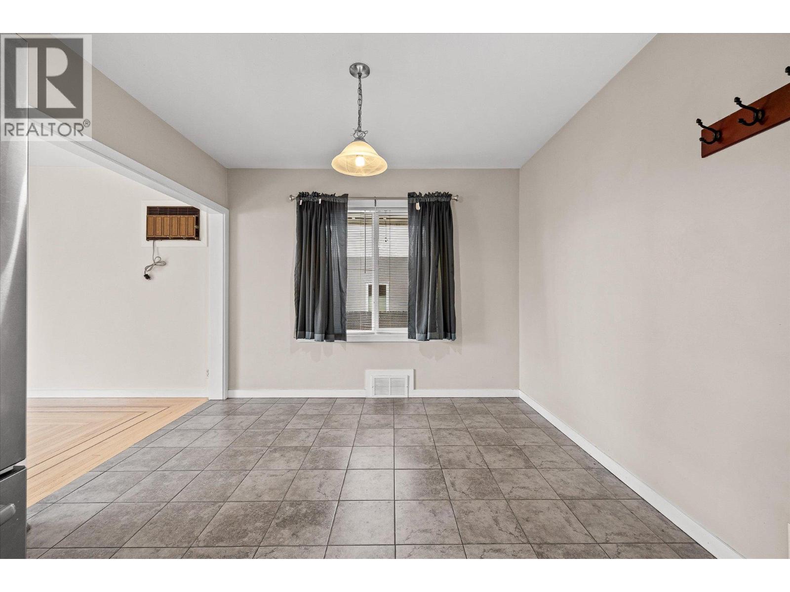  932-930 Lawson Avenue, Kelowna