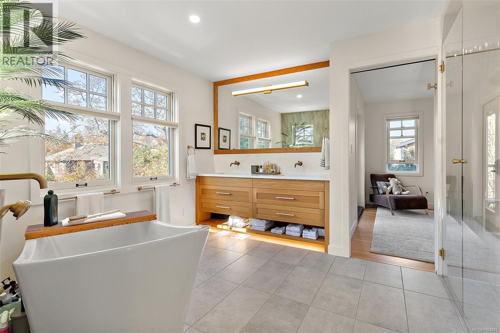  614 Monterey Avenue, Oak Bay