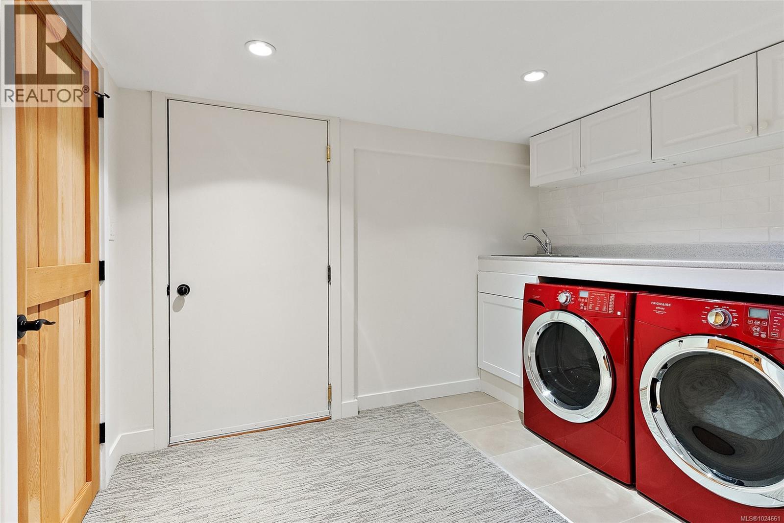  614 Monterey Avenue, Oak Bay