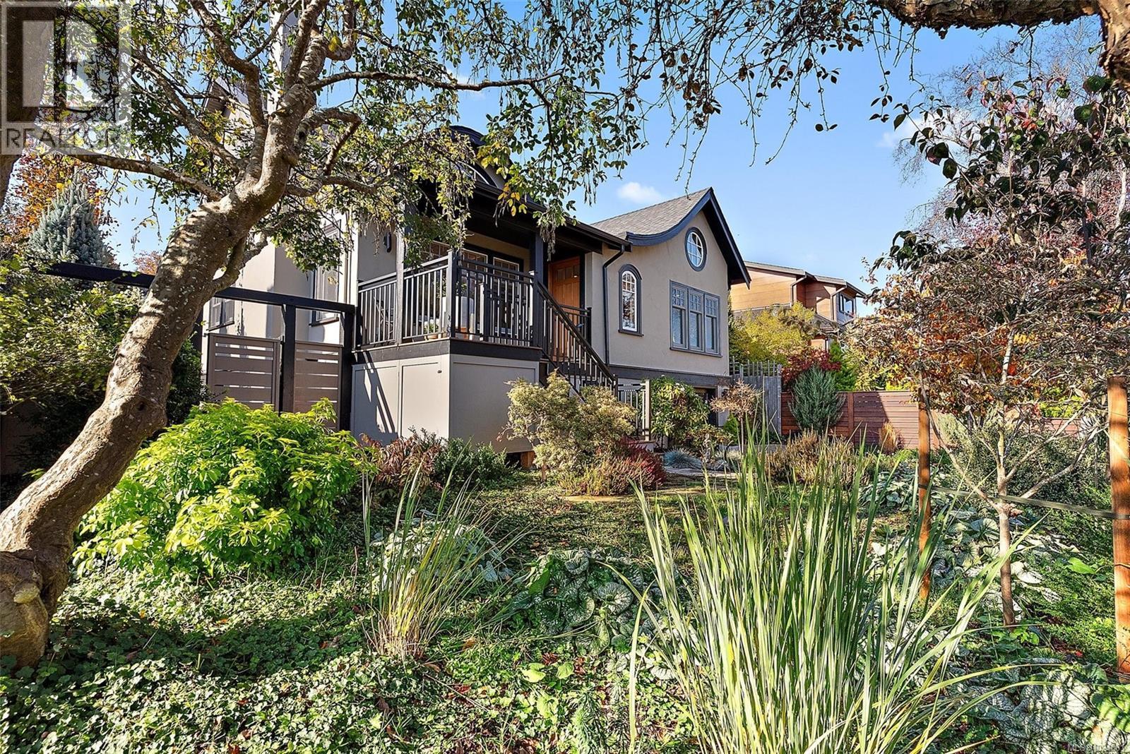  614 Monterey Avenue, Oak Bay