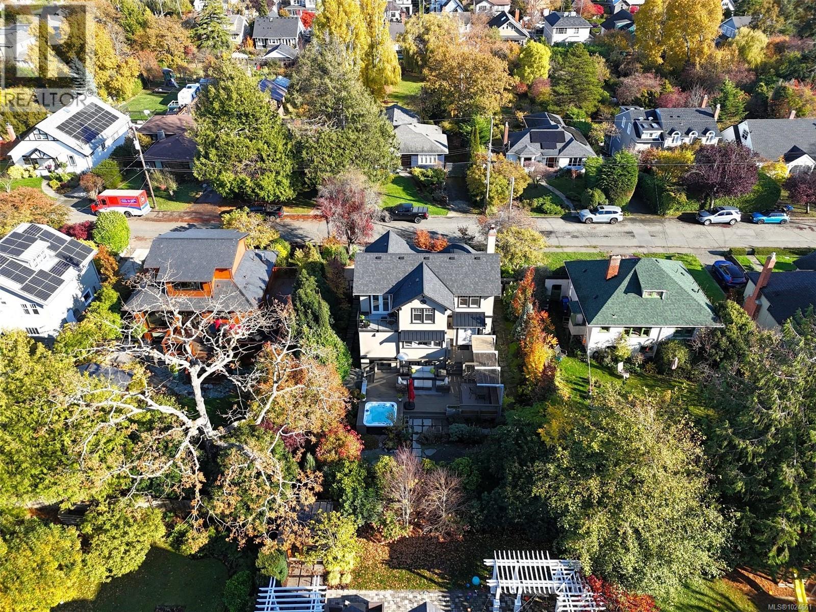  614 Monterey Avenue, Oak Bay