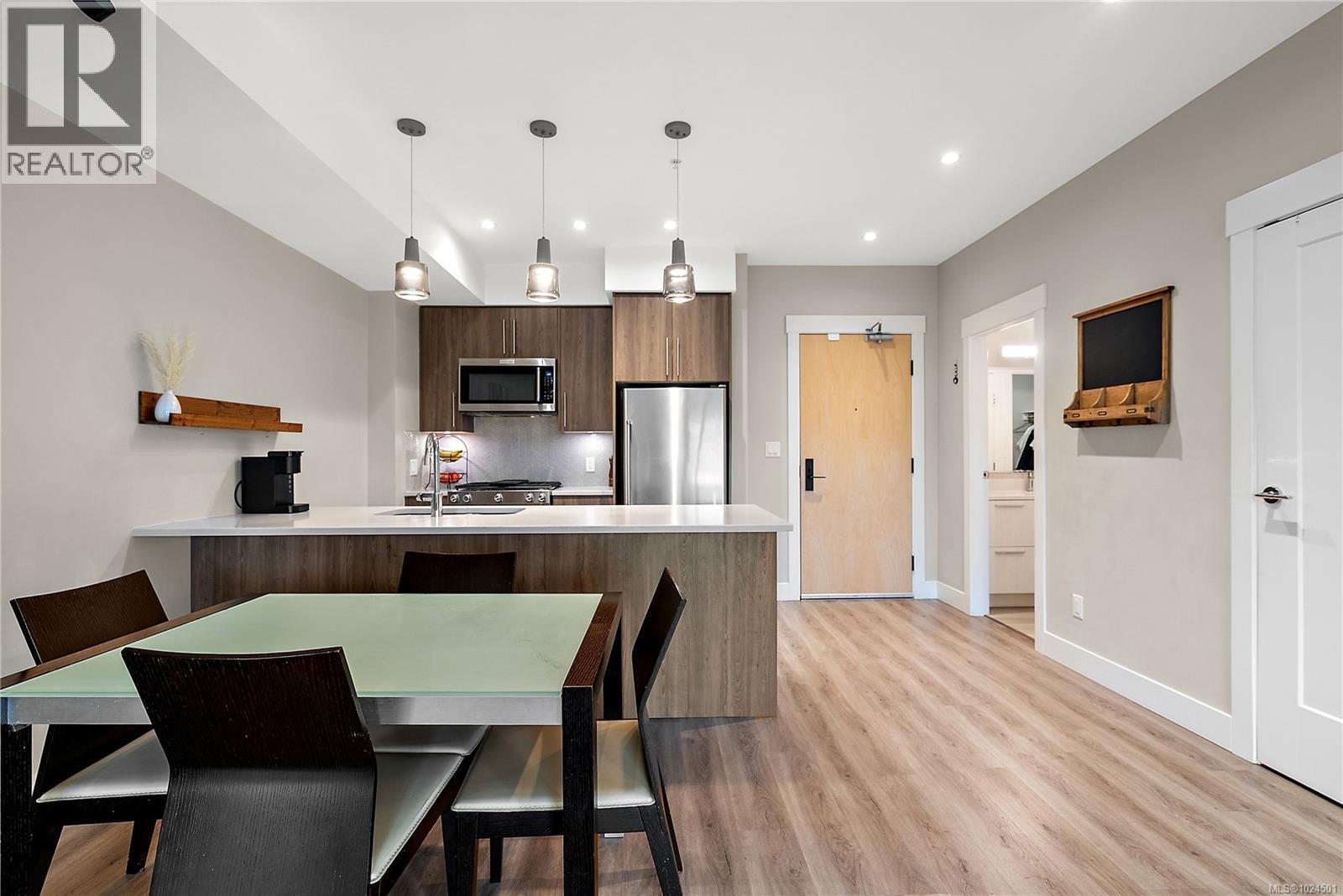 402 2500 Hackett Cres, Central Saanich